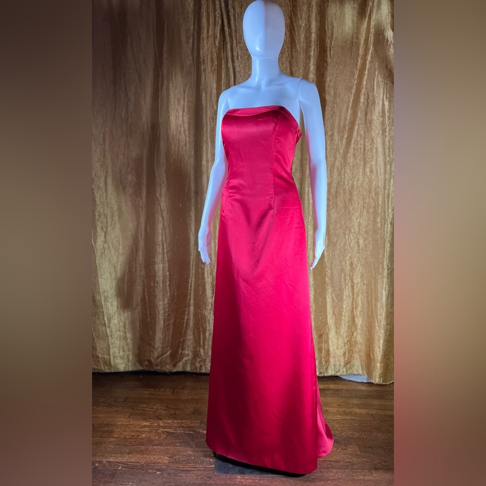 RED STRAPLESS SATIN DAVIDS BRIDAL GOWN SIZE 8